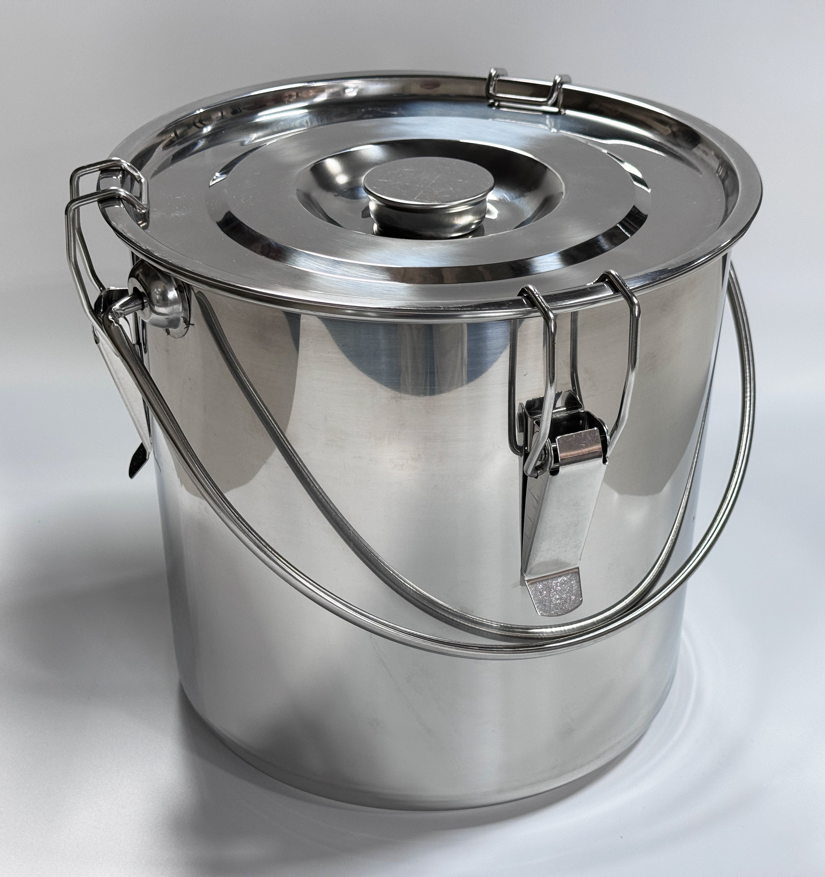 Charcoal Saver Extinguishing Bucket (Keshizumi) with Lockable Lid, 3 Gal. Capacity